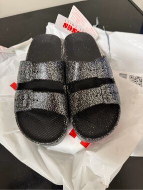 BNWT Freedom Moses black glitter platform slides